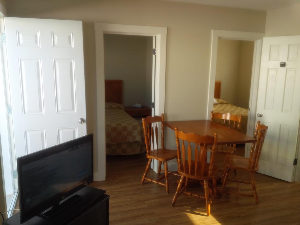 Royalty Maples Cottages And Motel Charlottetown Chambre photo