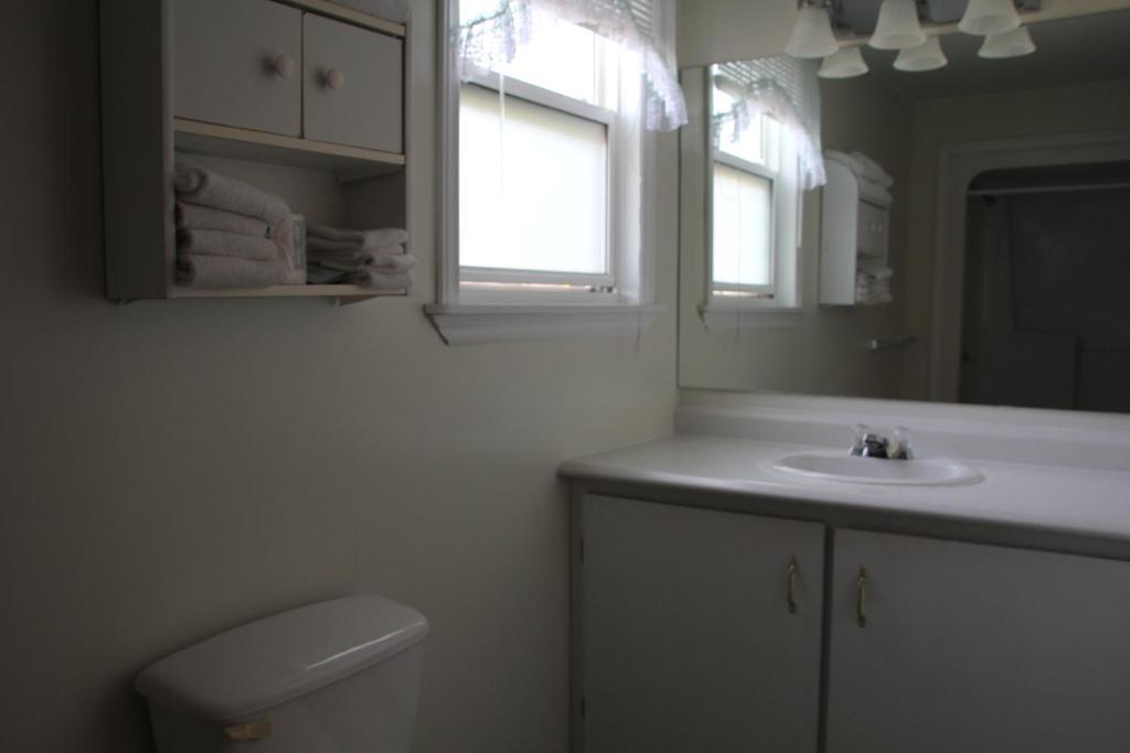 Royalty Maples Cottages And Motel Charlottetown Chambre photo