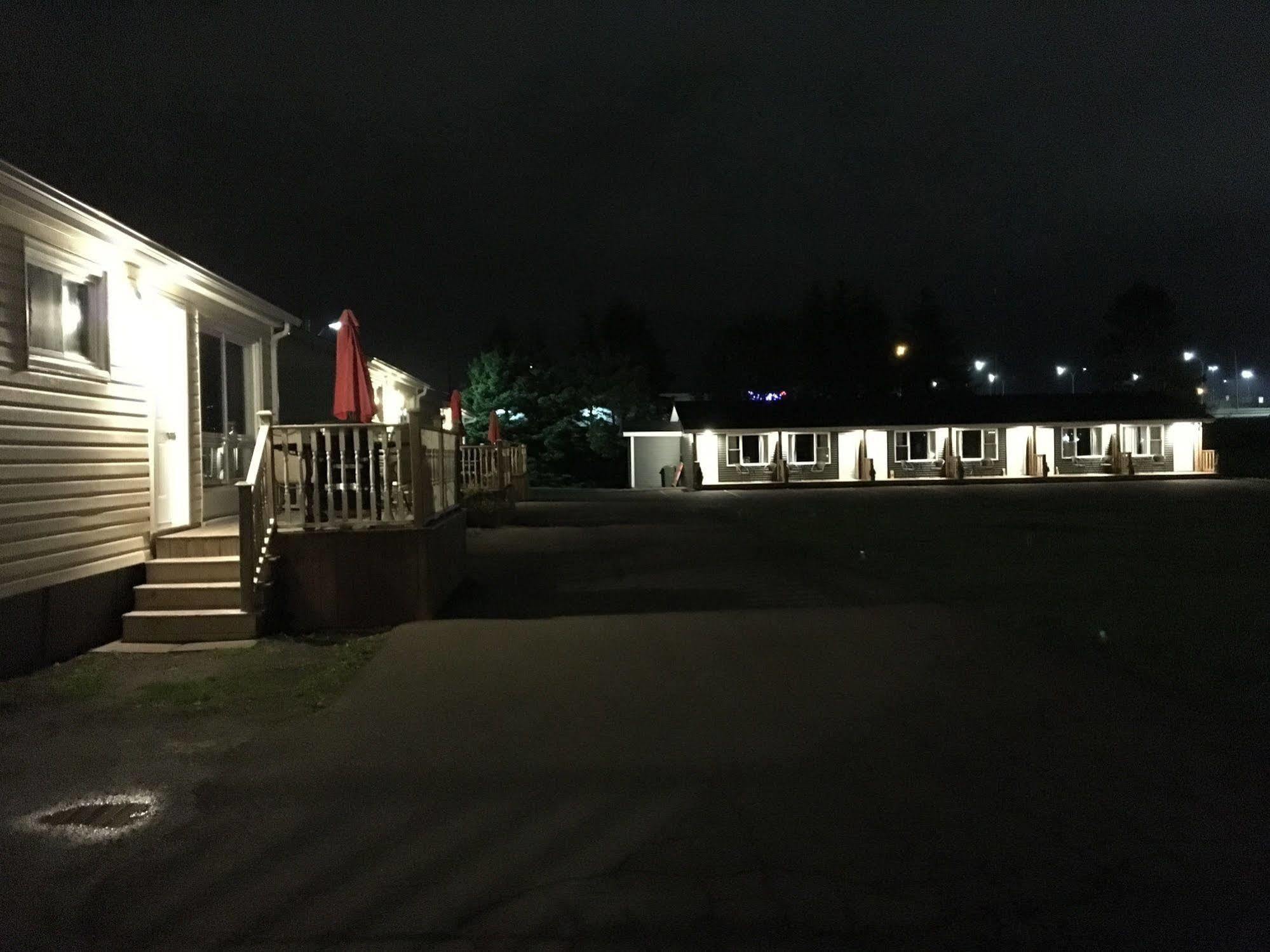Royalty Maples Cottages And Motel Charlottetown Extérieur photo